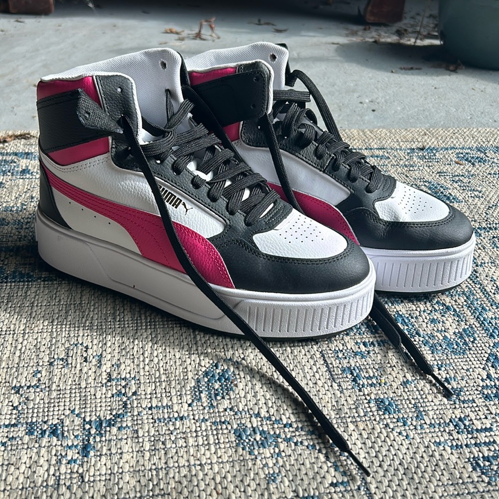 Black/Pink/White Puma Sneakers Size 9